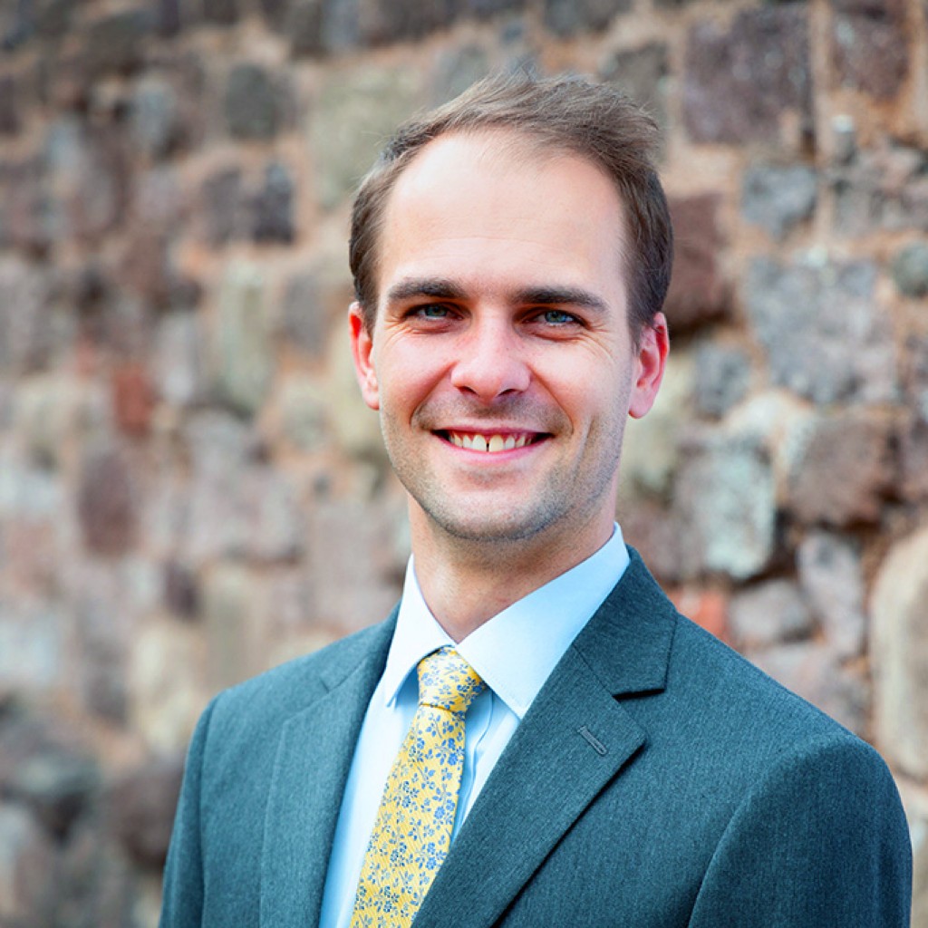Trainee Solicitor qualifies and commits to team
